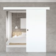 Fehér HDF tolóajtó síntakarással